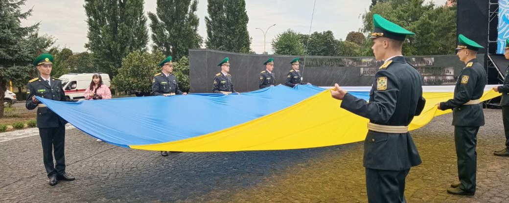 В Ужгороді 23 серпня о 9 годині підняли Державний прапор України на найвищий флагшток в Закарпатті.