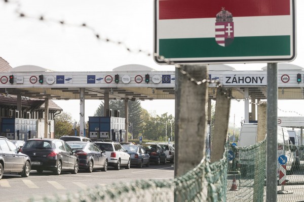Як повідомляють угорські ЗМІ, було заслухано ще вісьмох прикордонників, яких підозрюють у сприянні контрабанди з України.