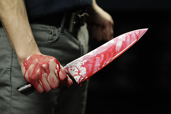У Хустському районі місцевого жителя судитимуть за нанесення дружині ножових поранень.