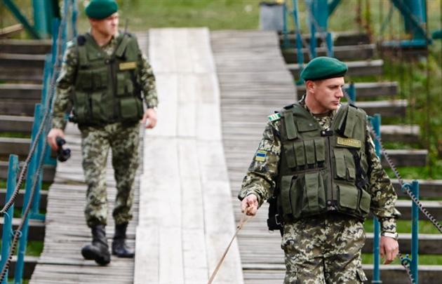 Закарпатські прикордонники затримали нелегала