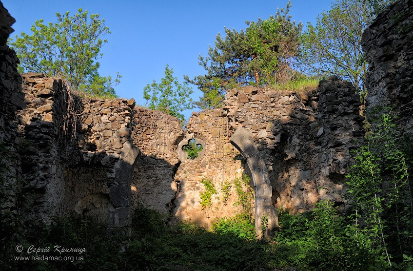 На краю гранітної скелі на Радванці в Ужгороді розташована в свій час єдина римо-католицька церква в усьому Ужанському комітаті.