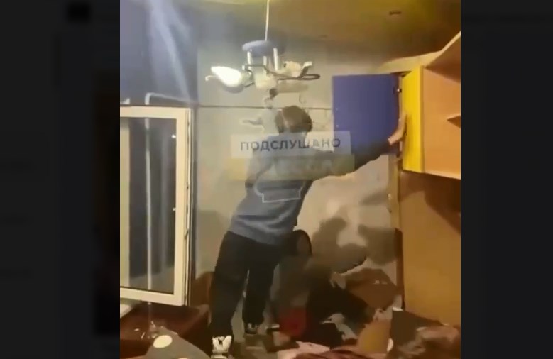 Досадный инцидент произошел в Одессе. Сейчас хозяин дома ищет подростков, чтобы возместить ему причиненный ущерб.