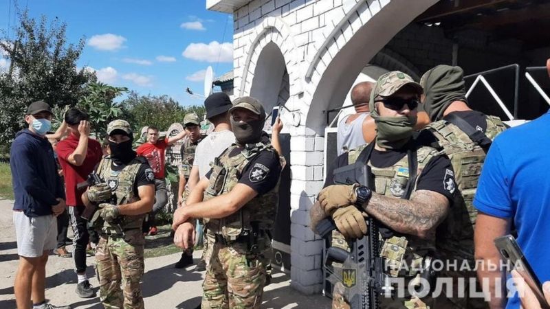 У селі Андріївка, що на Харківщині, поліції довелося евакуювати сім'ї ромів через сутички із іншими місцевими жителями.
