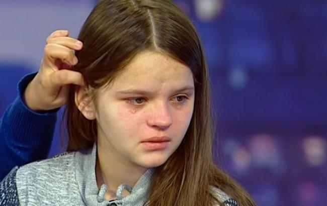 Мама 12-річної породіллі із Борислава (дівчинка чотири місяці тому народила дівчинку) розповіла, що батько дитини —  14-річний двоюрідний брат молодої мами. Він також мешкає у Бориславі.