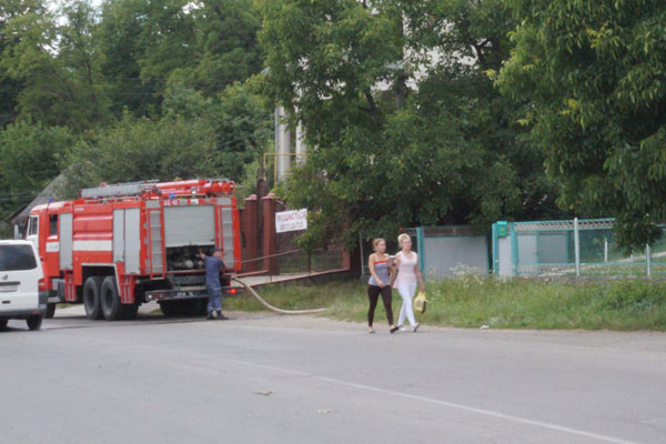Пожежа трапилася сьогодні в обід у селі Тересва.
