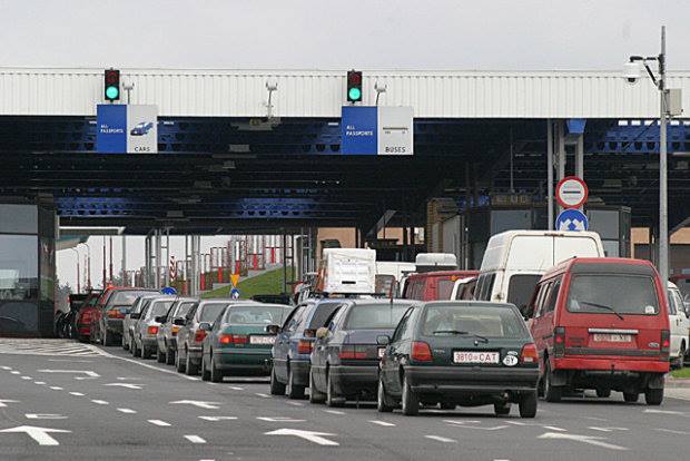 В ответ на блокирование границ на Закарпатье ГПСУ на КПП “Ужгород” ограничила разворот “пересічників” без выезда за границу.