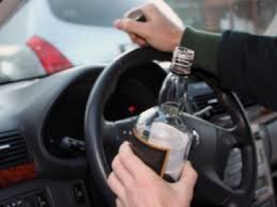 Під час інспектування спеціальними мобільними групами у Чернівецькій області виявили, що один з поліцейських керував автомобілем у стані алкогольного сп'яніння. 