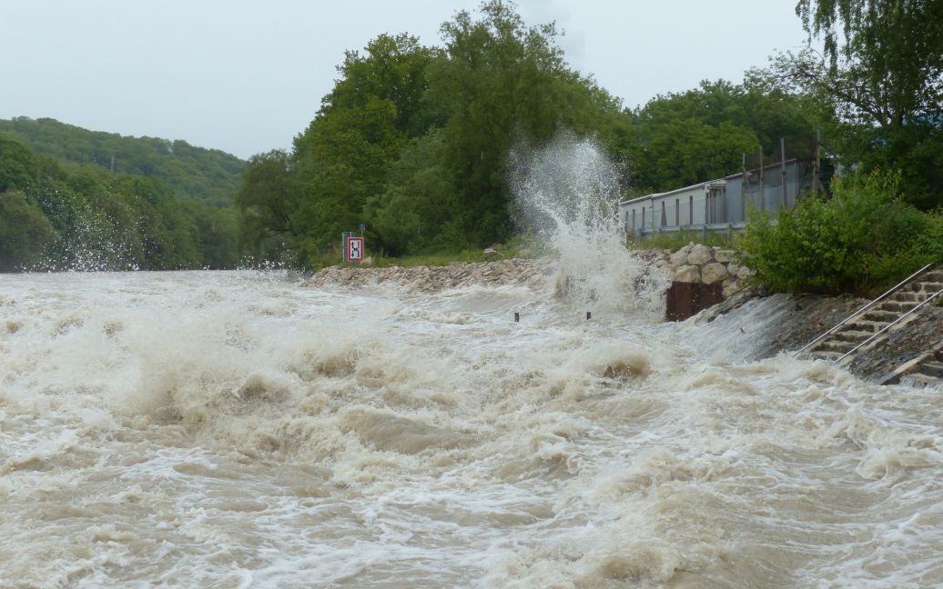 Закарпаття готується до підйому води у річках: синоптики зробили попередження вже на цей тиждень