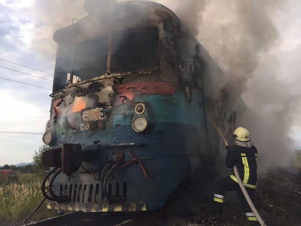 Хустський район: вогнеборці ліквідували пожежу у приміському потязі Королево -Тересва.
