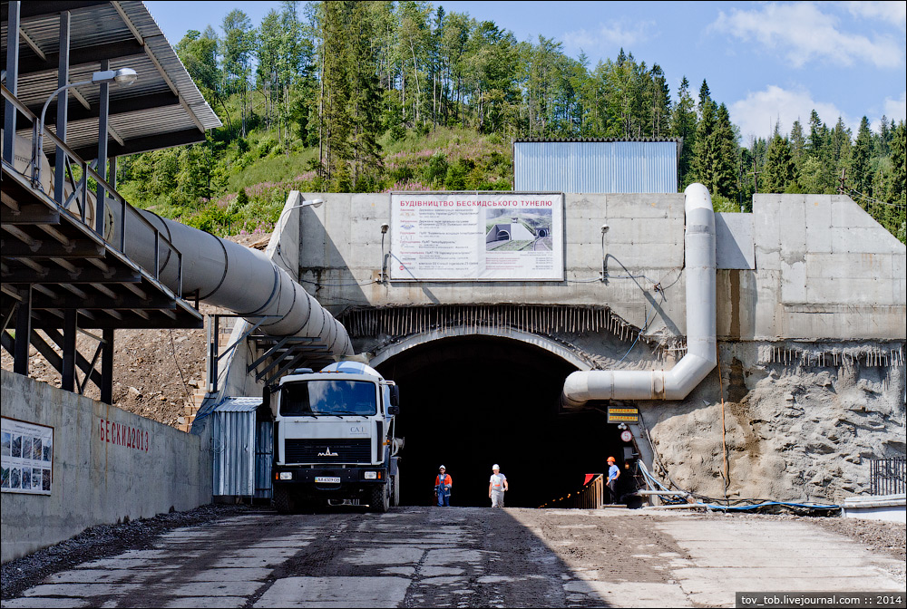 Будівництво нового Бескидського тунелю в Карпатах розпочато 29 жовтня 2013 і планується закінчити в І кварталі 2017 року.