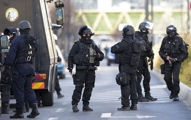 У передмісті Парижа Сен-Дені сьогодні вранці, 18 листопада, була відкрита стрілянина в ході поліцейського рейду, в результаті чого кілька правоохоронців були поранені.