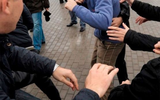 Нічний шок у Виноградові: двоє нападників із палицями – троє поранених, справа на семирічний термін