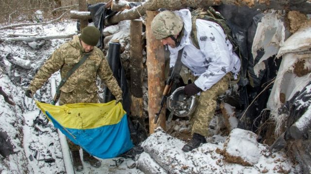 В Україні продовжили воєнний стан до 19 лютого 2023 року.