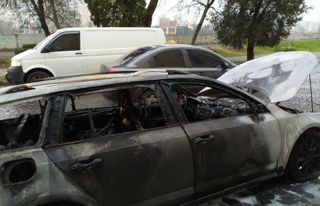 Сьогодні, 21 січня, близько третьоі години ночі в поліцію надійшло повідомлення зі служби ДСНС про те, що в місті Мукачево на вулиці Івана Парканія горить автомобіль.

