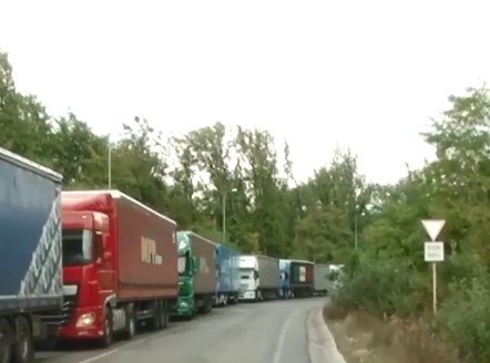 Затори з вантажівок утворилися на кордоні зі Словаччиною.