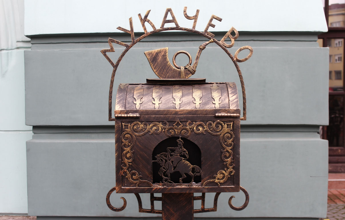 В Мукачеві запрацює ще одна туристична родзинка - поштова скринька, яка встановлюється біля головного фасаду Ратуші. 
