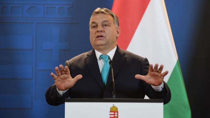 Прем'єр-міністр Угорщини Віктор Орбан зателефонував президенту України Володимиру Зеленському після рішення Росії визнати 