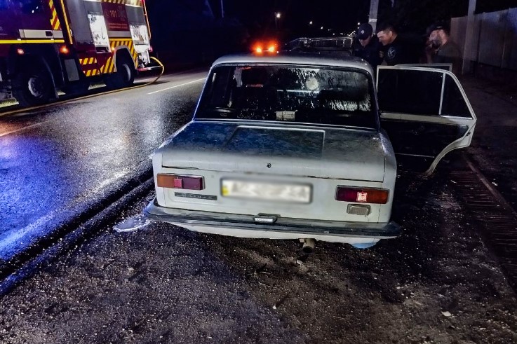 В Ужгородской области водитель попытался завести автомобиль, который нуждался в техническом обслуживании, но машина загорелась.