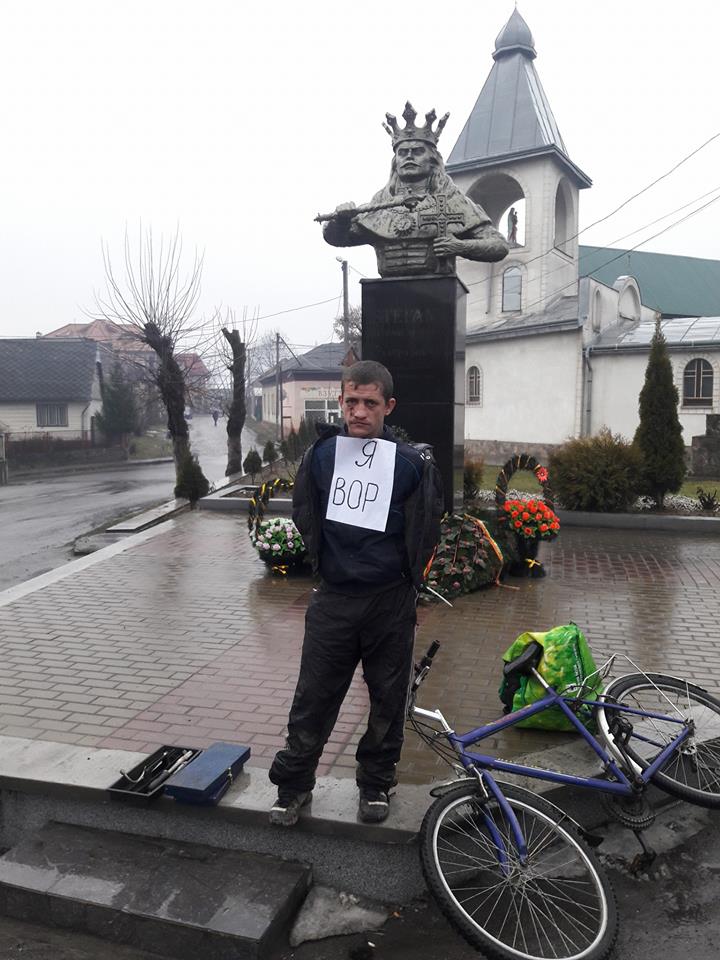 В Солотвино над мужем сделали самосуд / ФОТО