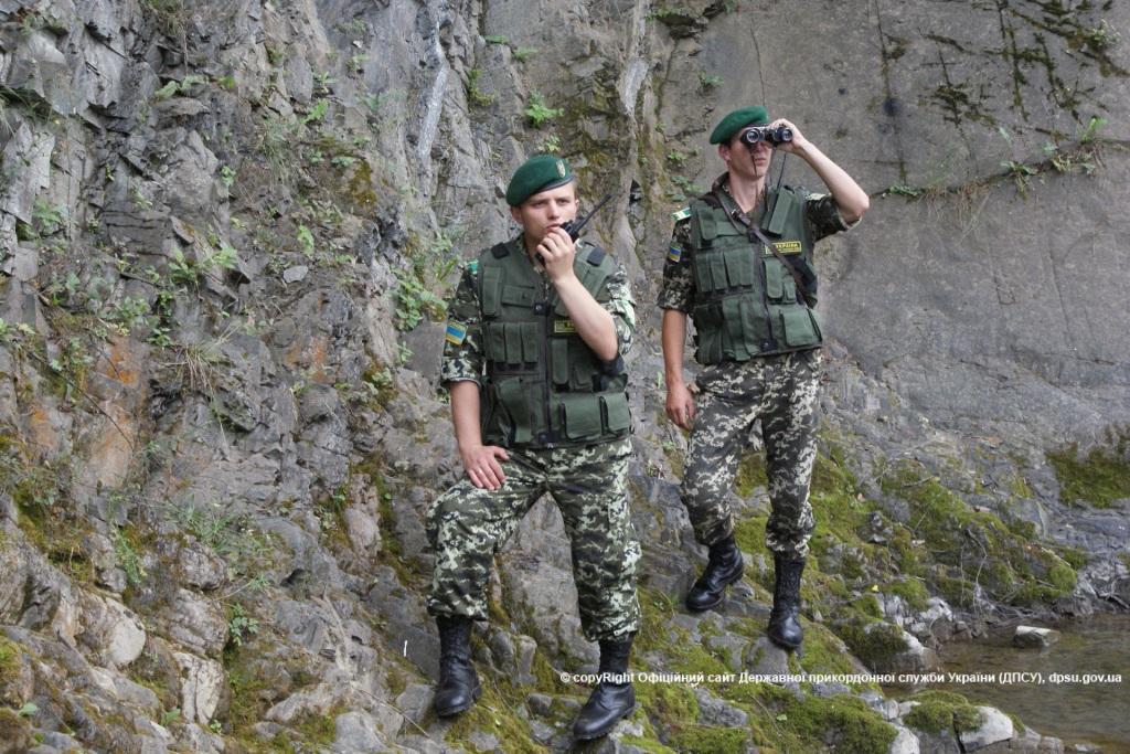 На КПП "Лужанка" затримали двох нелегалів