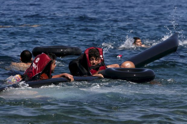 Біля берегів грецького острова Фармаконісі в південній акваторії Егейського моря перекинувся та потонув човен з мігрантами.
