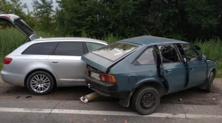 Вчора, 8 серпня, у селі Гірне зіткнулись Audi та АЗЛК, помер один з водіїв авто та травмувалися 5 пасажирів.