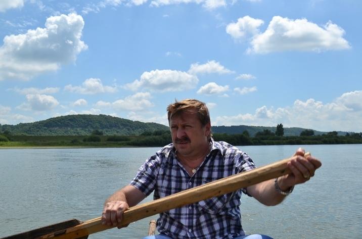 Жителі Прикарпаття на прийом до сільського голови добираються на човнах