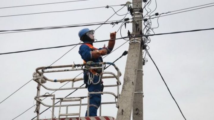 РЕМ попереджає про відключення електроенергії у Лазах та Округлій.