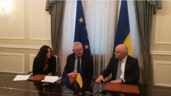 Угоди стосуються реалізації системних реформ в Україні.

