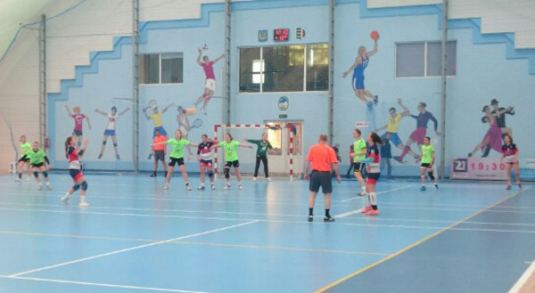 Сьогодні, 3 грудня, в Ужгороді на «Карпати Арені» відбувся товариський матч між ужгородськими «Карпатами» та словацьким ГК «Прешов».