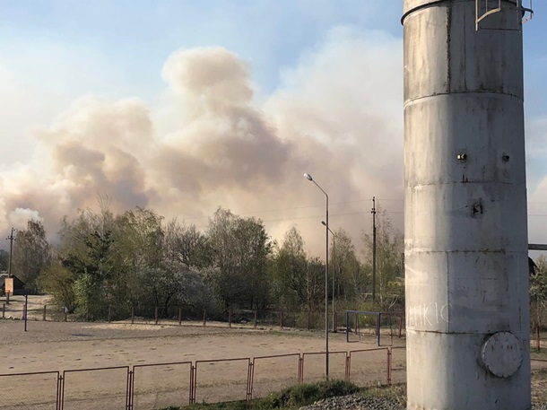 На кордоні чергують 70 рятувальників через наближення до Рівненської області масштабної лісової пожежі з Білорусі.