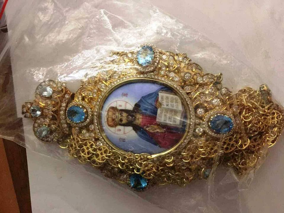 Бывший протоиерей пытался продать церковные реликвии стоимостью в 15 миллионов грн., принадлежавшие митрополиту Владимиру.