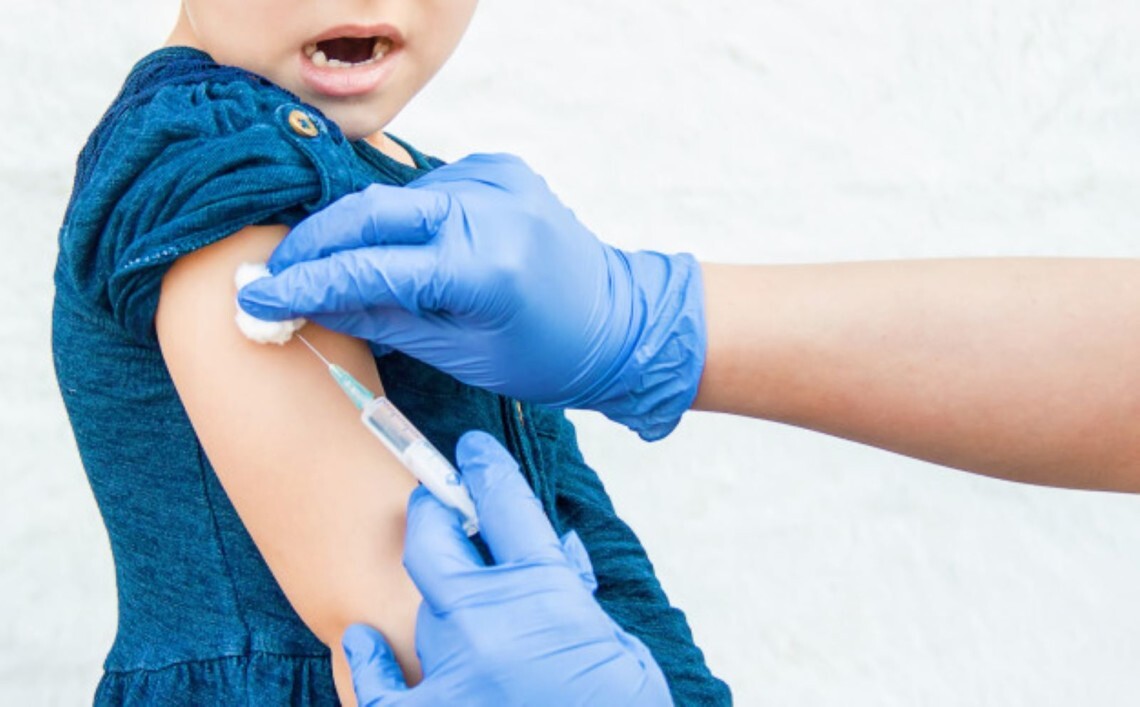 Єврокомісія надасть Чехії, Словаччині та Молдові 70 тисяч вакцин для вакцинації дітей українських біженців.

