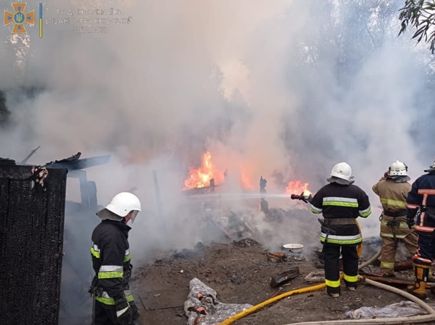 На Прикарпатті рятувальники ДСНС оперативно ліквідували раптово виниклу пожежу в поселенні ромів.