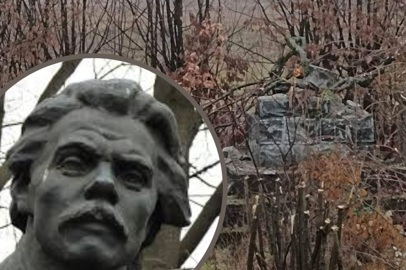 Це був останній пам’ятник цьому російському письменнику на Закарпатті.