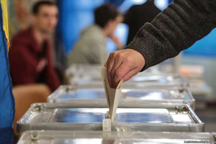 Сегодня, 22 ноября, во время второго тура выборов мэра Ужгорода в полицию позвонил наблюдатель, который заявил, что зафиксировал нарушения избирательного законодательства. 