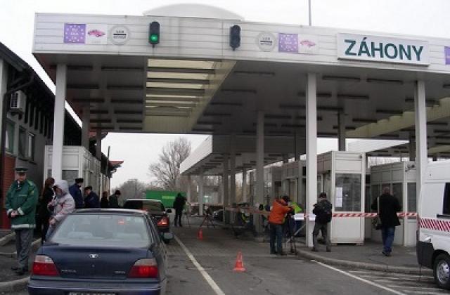 Про значне скупчення авто з боку Угорщини на КПП «Чоп-Захонь» повідомляють очевидці.