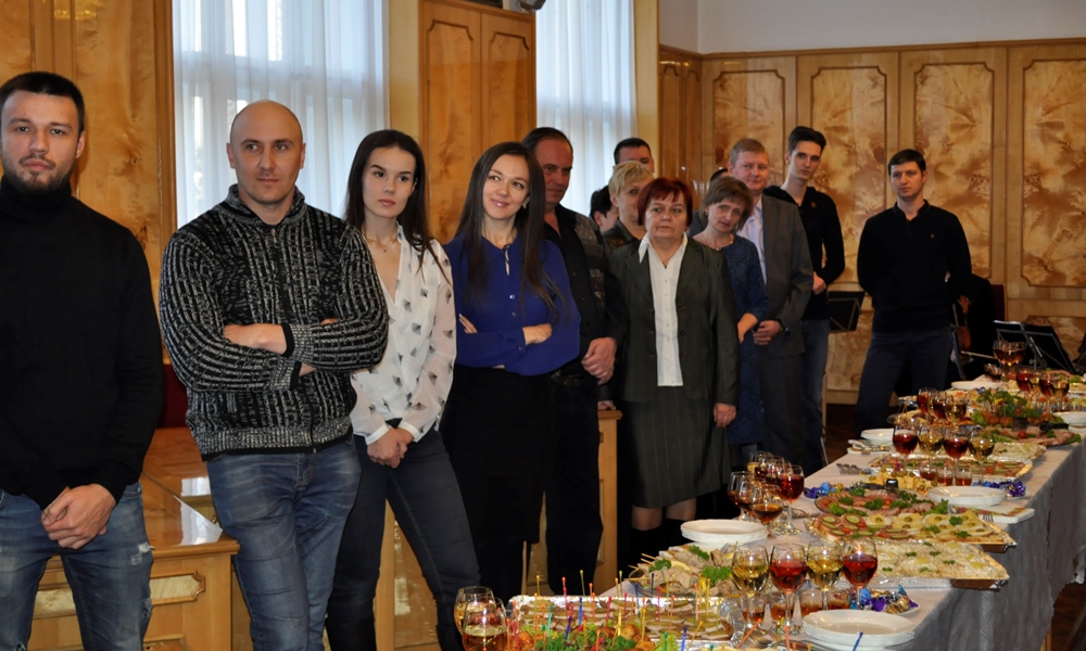 У четвер, 16 листопада малому залі Закарпатської облради та ОДА відбулися урочистості з нагоди відзначення Дня радіо, телебачення та зв'язку України.