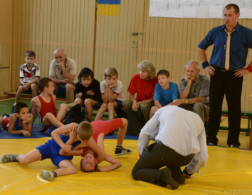 Змагання на килимі проходять у рамках VII-го відкритого всеукраїнського турніру з греко-римської боротьби серед юнаків та вільної боротьби серед дівчат.