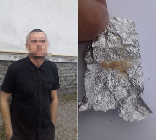 У жителя Мукачево работники полиции Перечинщины во время поверхностного осмотра обнаружили запрещенные вещества. При себе у мукачевца был сверток с метамфетамином.