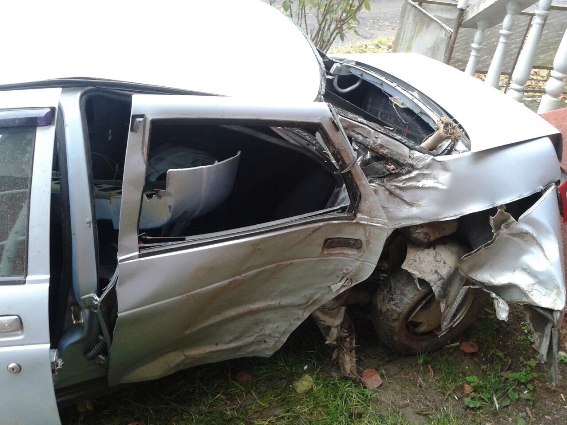 7 ноября на автодороге за селом Липча Хустского района 47-летний водитель автомобиля ВАЗ-2110 не справился с управлением и слетел на обочину. Там машина врезалась в дерево. Погибла 61-летняя пассажирка.