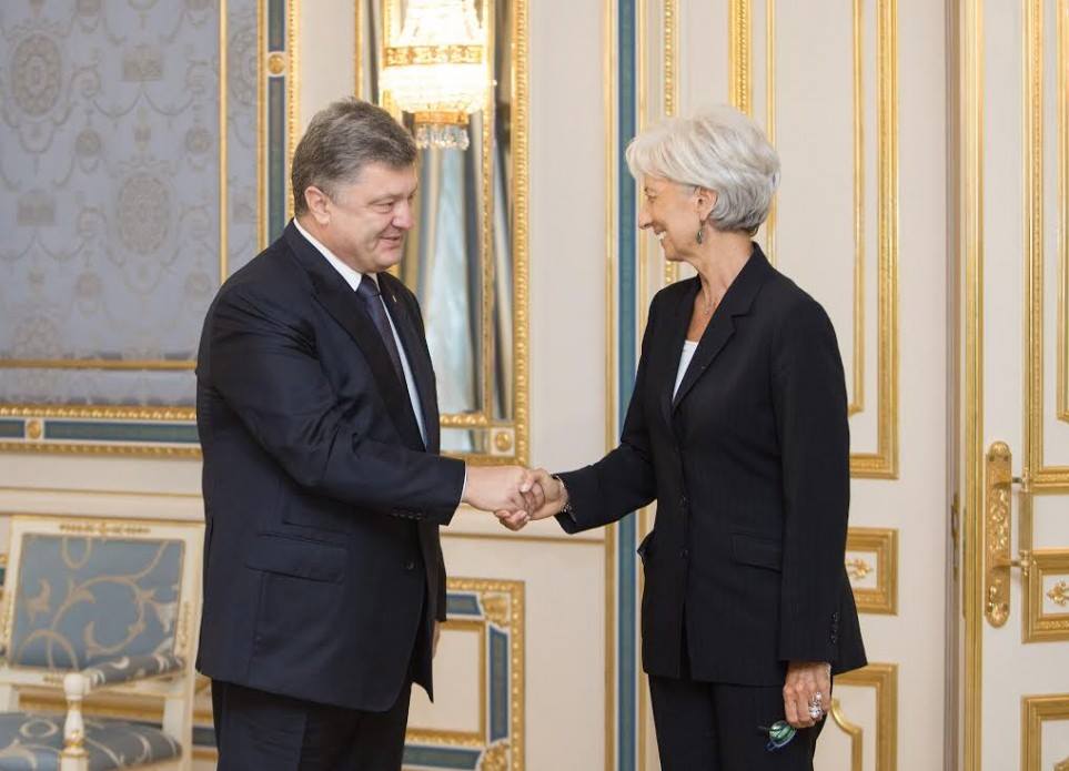 Совет директоров МВФ принял решение о выделение Украине 1 миллиарда долларов США. 