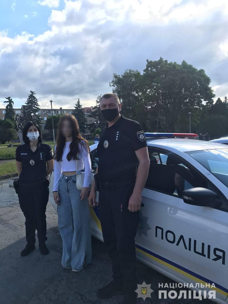 Ужгород обратился в полицию с заявлением об исчезновении дочери. Мужчина рассказал, что 14-летняя девочка уехала в отпуск с одноклассниками в село Оноковка и до вечера домой не возвращалась. 