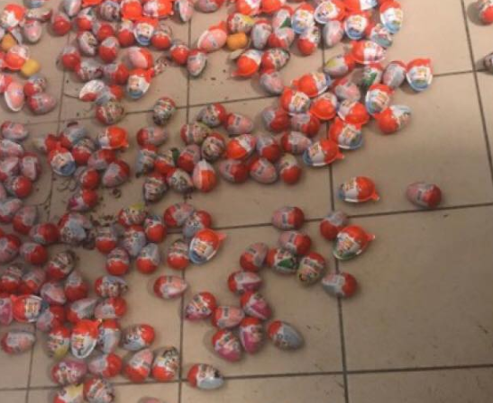 Чоловік спробував викрасти шоколадних яєць Kinder на 7 тисяч гривень в одному з торгових центрів Києва. 