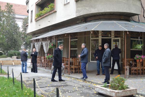 В центрі Ужгорода затримали підозрюваних у скуповуванні голосів – ЗМІ