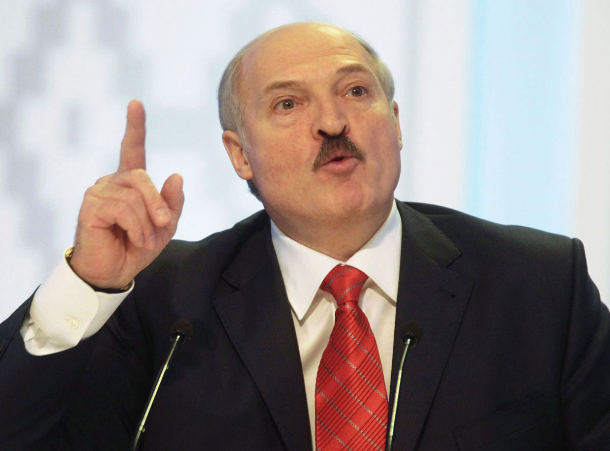 Олександр Лукашенко зазначив, що його найбільше насторожує те, що до процесу врегулювання ситуації в Україні після досягнення мінських угод у 