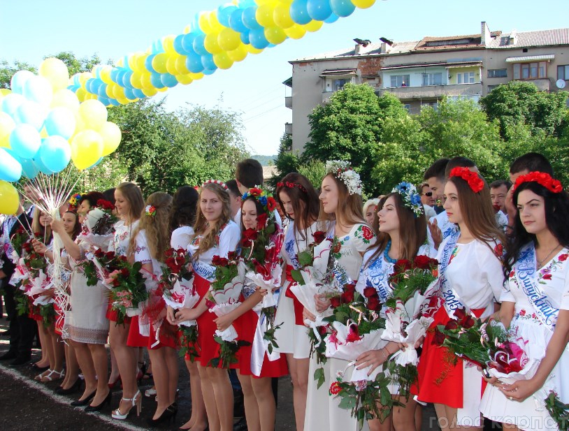 Отжимания Зеленского в вышиванке попали на видео: Украина: Бывший СССР: talanova-school.ru