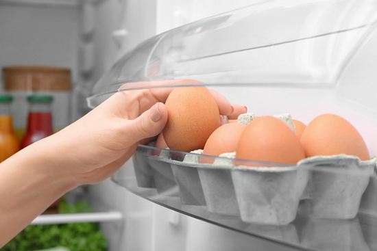 У 2022 році яйця в Україні встановили рекорд з подорожчання – вартість десятка перевищила 70 грн. Цьому сприяли різні чинники. Стало відомо, що буде з цінами на продукт найближчим часом.