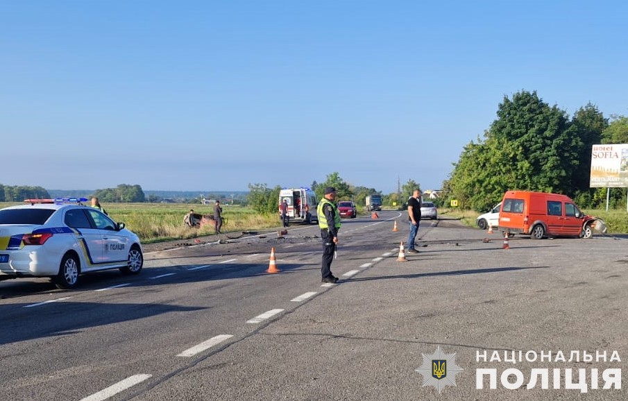 Страшна ДТП на Заході України: внаслідок автозіткнення постраждали четверо пасажирів (ФОТО)