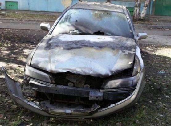 По факту возгорания автомобиля одного из чиновников Ужгородского городского совета открыто уголовное производство. Правоохранители квалифицировали этот факт как умышленное уничтожение имущества.